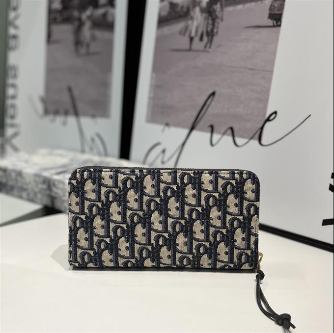 2025228Y 220P182143525